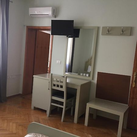 Hotel De Paris Tirana Bagian luar foto