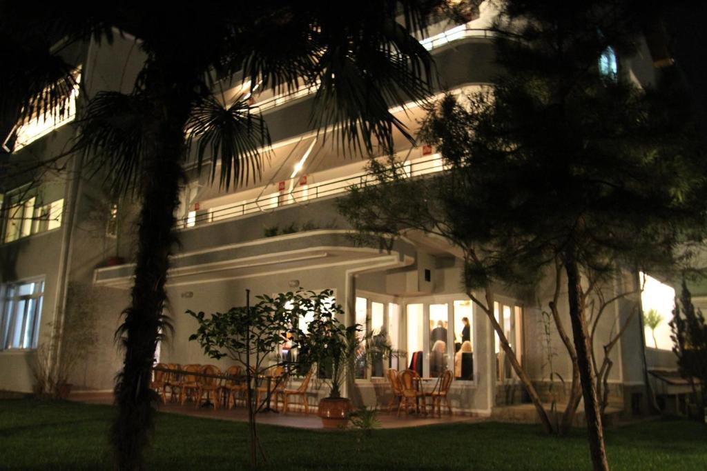 Hotel De Paris Tirana Bagian luar foto