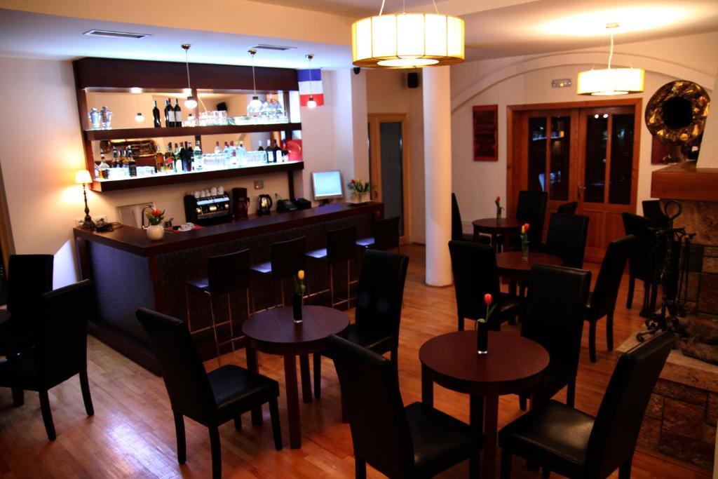 Hotel De Paris Tirana Bagian luar foto