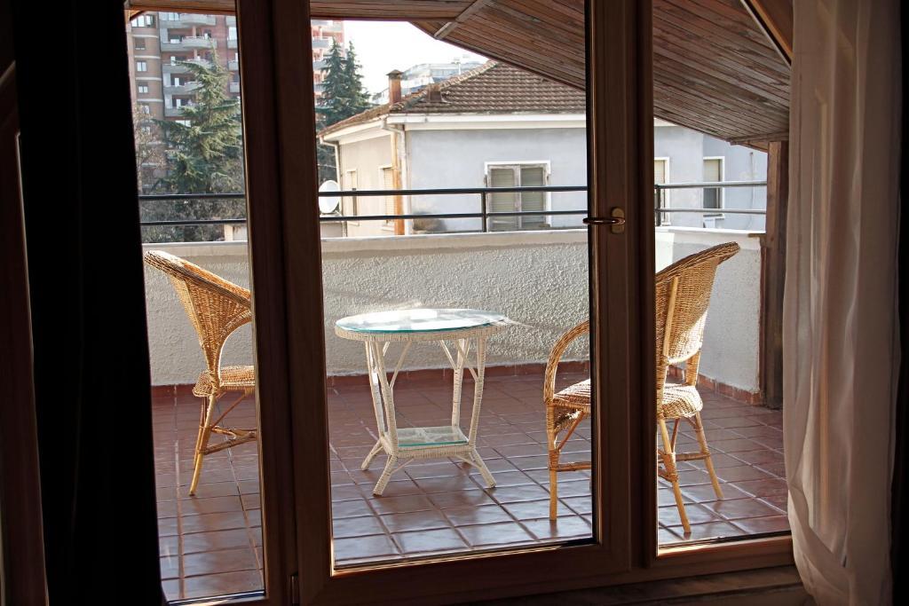 Hotel De Paris Tirana Bagian luar foto