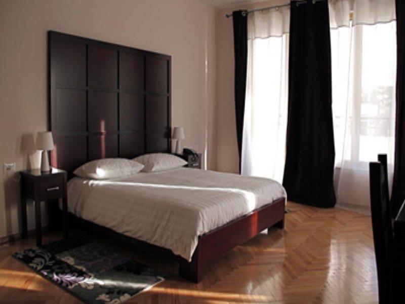 Hotel De Paris Tirana Bagian luar foto