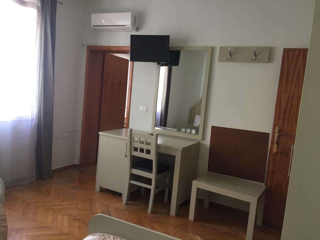 Hotel De Paris Tirana Bagian luar foto