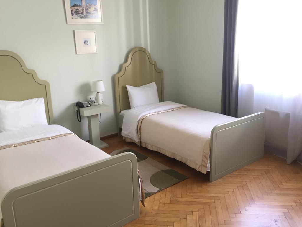 Hotel De Paris Tirana Bagian luar foto