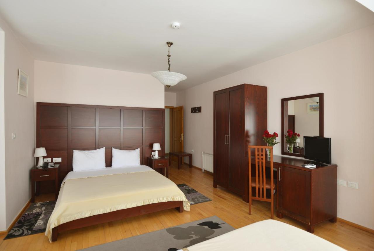 Hotel De Paris Tirana Bagian luar foto