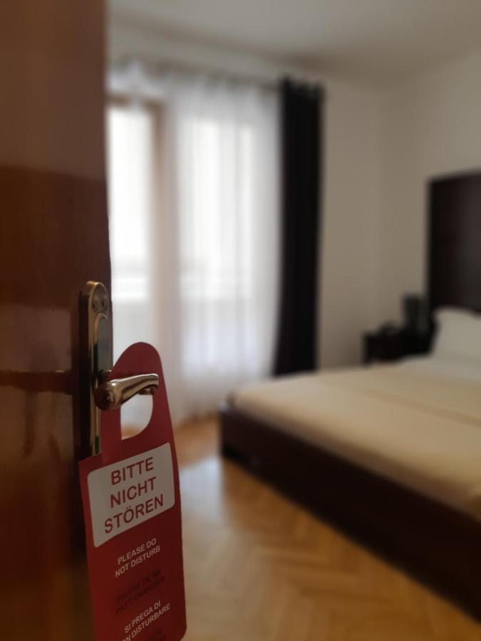 Hotel De Paris Tirana Bagian luar foto